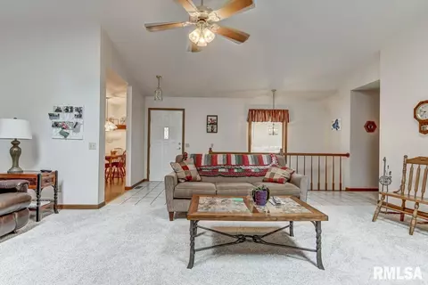 2001 Carrington Ct, Springfield, IL 62704 photo 2
