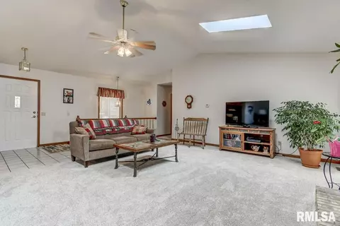 2001 Carrington Ct, Springfield, IL 62704 photo 3