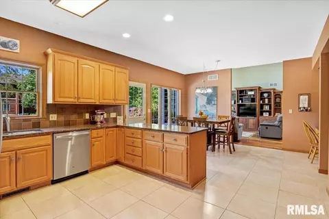 505 Colbrook Dr, Springfield, IL 62702 photo 10