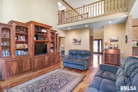 505 Colbrook Dr, Springfield, IL 62702 photo 5
