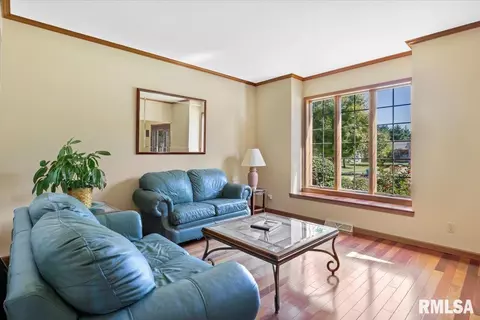 505 Colbrook Dr, Springfield, IL 62702 photo 3