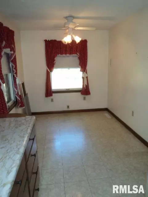 305 Hillside Dr, Kewanee, IL 61443 photo 7