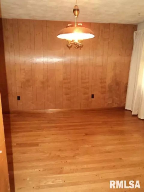 305 Hillside Dr, Kewanee, IL 61443 photo 5