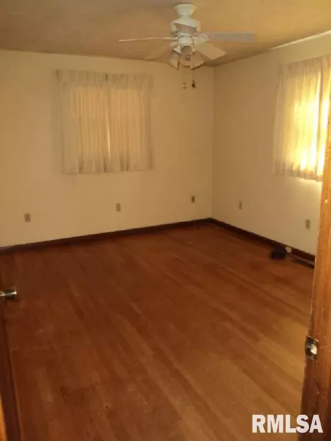 305 Hillside Dr, Kewanee, IL 61443 photo 9