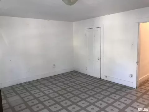 1104 S 12th St, Springfield, IL 62703 photo 5