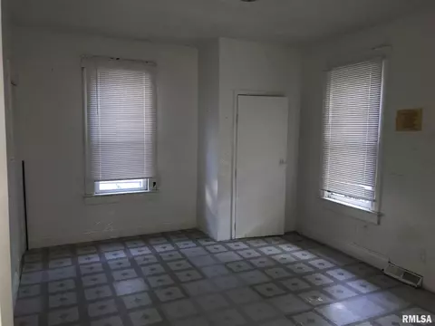 1104 S 12th St, Springfield, IL 62703 photo 6