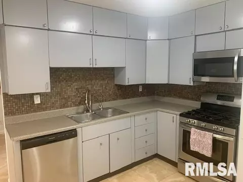 100 Windsor Rd, Springfield, IL 62702 photo 5