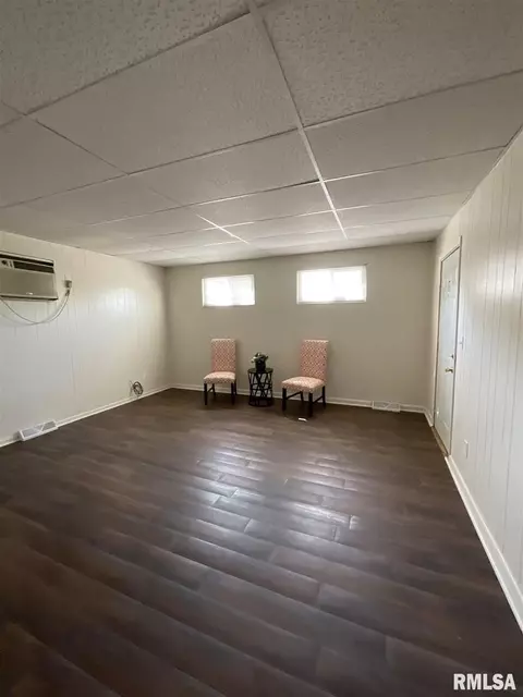 944 S Spring St, Springfield, IL 62704 photo 2