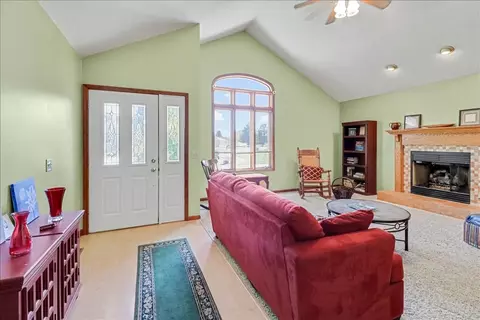 6201 Hayley Ct, Springfield, IL 62712 photo 2