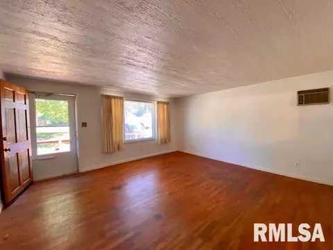 3235 Neptune Ave, Springfield, IL 62707 photo 4