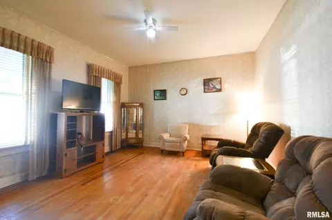 1106 N 13th St, Springfield, IL 62702 photo 3