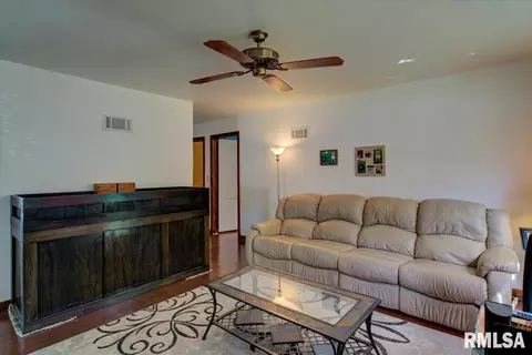 2225 S 1st St, Springfield, IL 62704 photo 6