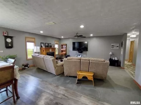505 Rainbow Dr, Athens, IL 62613 photo 13