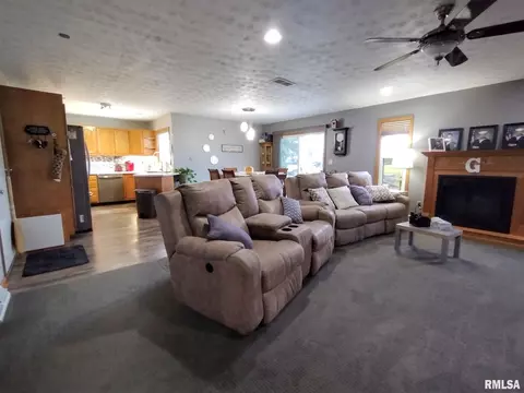 505 Rainbow Dr, Athens, IL 62613 photo 12