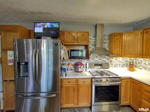 505 Rainbow Dr, Athens, IL 62613 photo 8