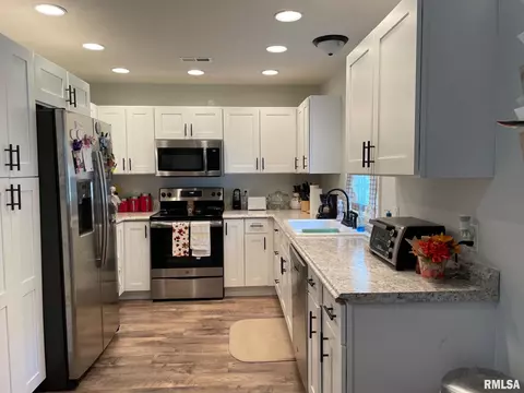 1824 N 20th St, Springfield, IL 62702 photo 2