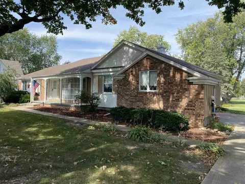 609 W Jackson St, Abingdon, IL 61410 photo 1