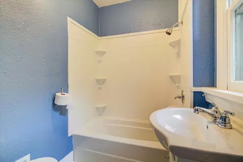1029 N 2nd St, Springfield, IL 62702 photo 12