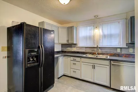 1029 N 2nd St, Springfield, IL 62702 photo 15