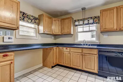 2004 S Lowell Ave, Springfield, IL 62704 photo 8