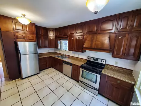 1475 N 3rd St, Springfield, IL 62702 photo 3