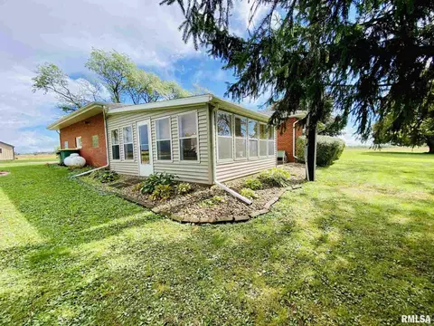 843 Macomb Rd, Abingdon, IL 61410 photo 4