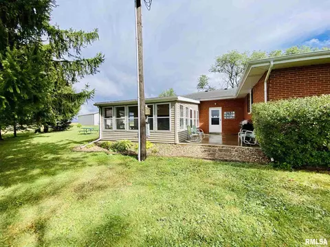 843 Macomb Rd, Abingdon, IL 61410 photo 5