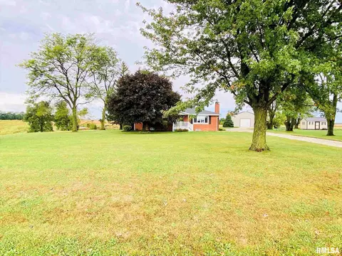 843 Macomb Rd, Abingdon, IL 61410 photo 2