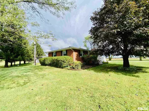 843 Macomb Rd, Abingdon, IL 61410 photo 3