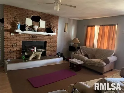 2434 S 14th St, Springfield, IL 62703 photo 2