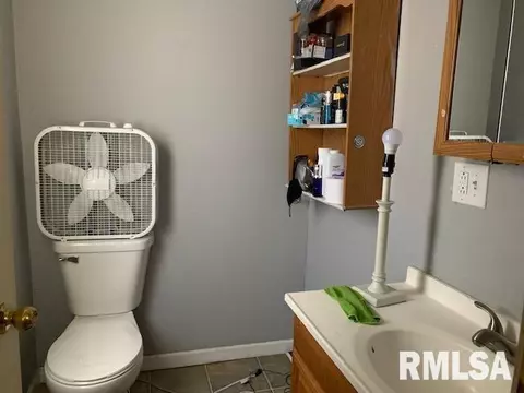 2434 S 14th St, Springfield, IL 62703 photo 8
