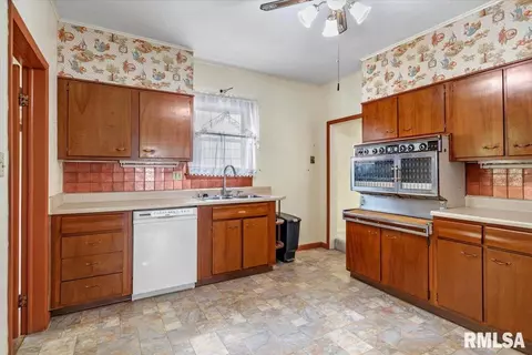 2112 S Pasfield St, Springfield, IL 62704 photo 11