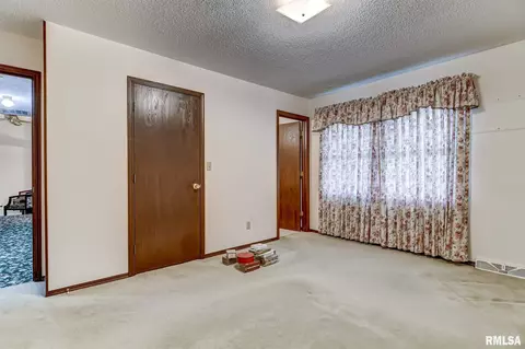 1917 Stockton Dr, Springfield, IL 62703 photo 11