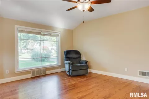 2232 S Spring St, Springfield, IL 62704 photo 8