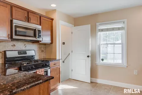 2232 S Spring St, Springfield, IL 62704 photo 11