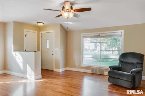 2232 S Spring St, Springfield, IL 62704 photo 7