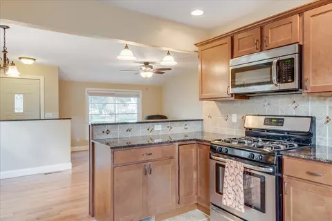2232 S Spring St, Springfield, IL 62704 photo 12