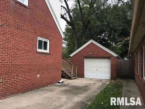 2144 S Walnut St, Springfield, IL 62704 photo 3