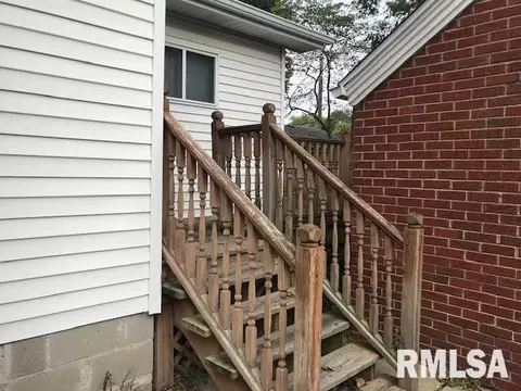 2144 S Walnut St, Springfield, IL 62704 photo 5