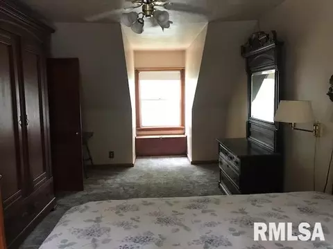 2144 S Walnut St, Springfield, IL 62704 photo 17