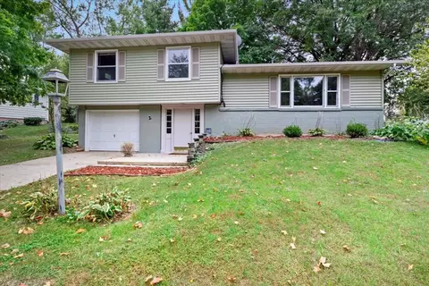 2 Coachlight Ct, Springfield, IL 62703 photo 2