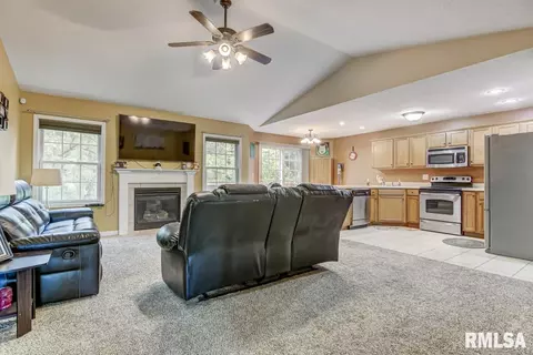 3008 Andy Rd, Springfield, IL 62702 photo 2