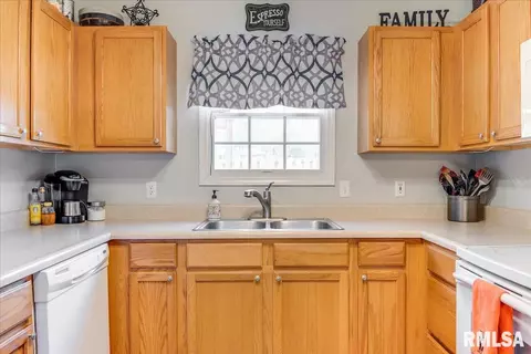 2704 Warrior Blvd, Springfield, IL 62712 photo 13
