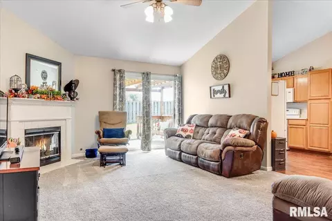 2704 Warrior Blvd, Springfield, IL 62712 photo 5