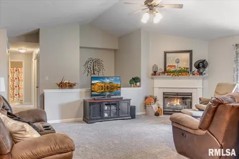 2704 Warrior Blvd, Springfield, IL 62712 photo 7