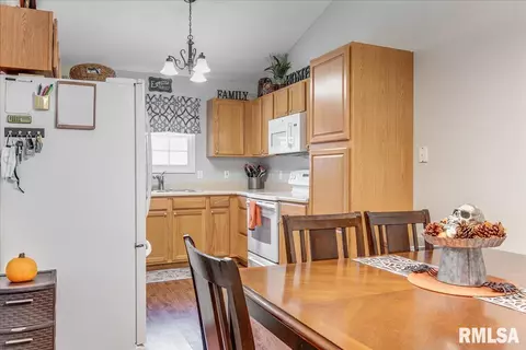 2704 Warrior Blvd, Springfield, IL 62712 photo 10
