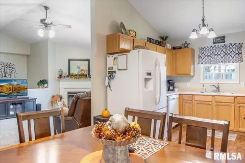 2704 Warrior Blvd, Springfield, IL 62712 photo 11