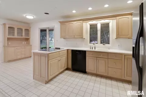 22 Wildwood Rd, Springfield, IL 62704 photo 4