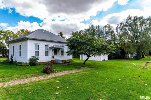 404 E Cooke St, Mount Pulaski, IL 62548 photo 2