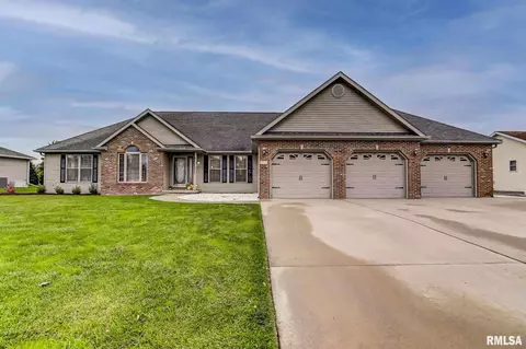 804 Wineman, Auburn, IL 62615 photo 1